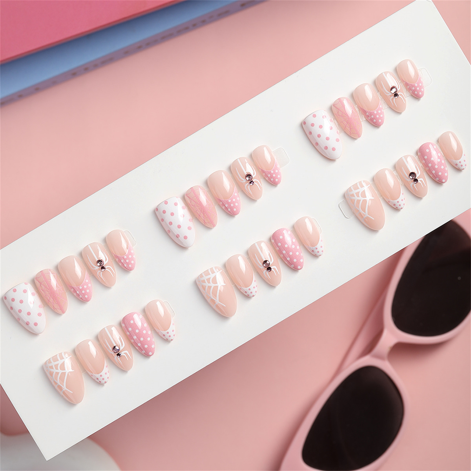 Resin Art Kit - เล็บปลอมสไตล์โกธิคสำหรับปาร์ตี้ฮาโลวีน สำหรับผู้หญิง เล็บปลอมเรซิ่นทรงอัลมอนด์แบบกดติด ลายแมงมุม ประดับเพชรเทียมแบบหยด ชุดอุปกรณ์ตกแต่งเล็บปลอม