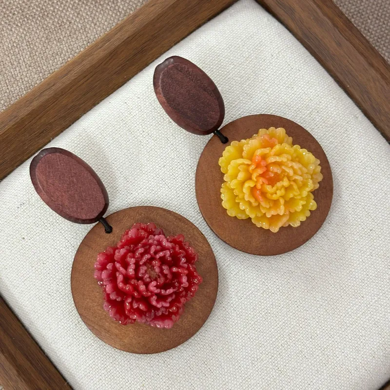 Resin Art Earrings Design - ต่างหูไม้สไตล์พื้นเมืองลายดอกโบตั๋น ต่างหูเรซินลายดอกไม้สไตล์วินเทจ ดีไซน์โดดเด่นไม่เหมือนใคร ต่างหูยาว