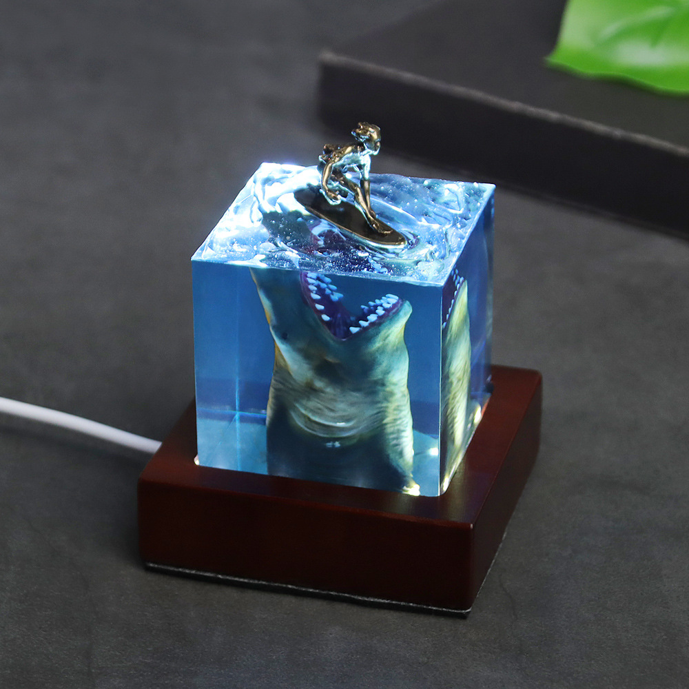 โคมไฟตั้งโต๊ะเรซิ่นทรงลูกบาศก์ - Resin Art Cube บทวิจารณ์และราคา