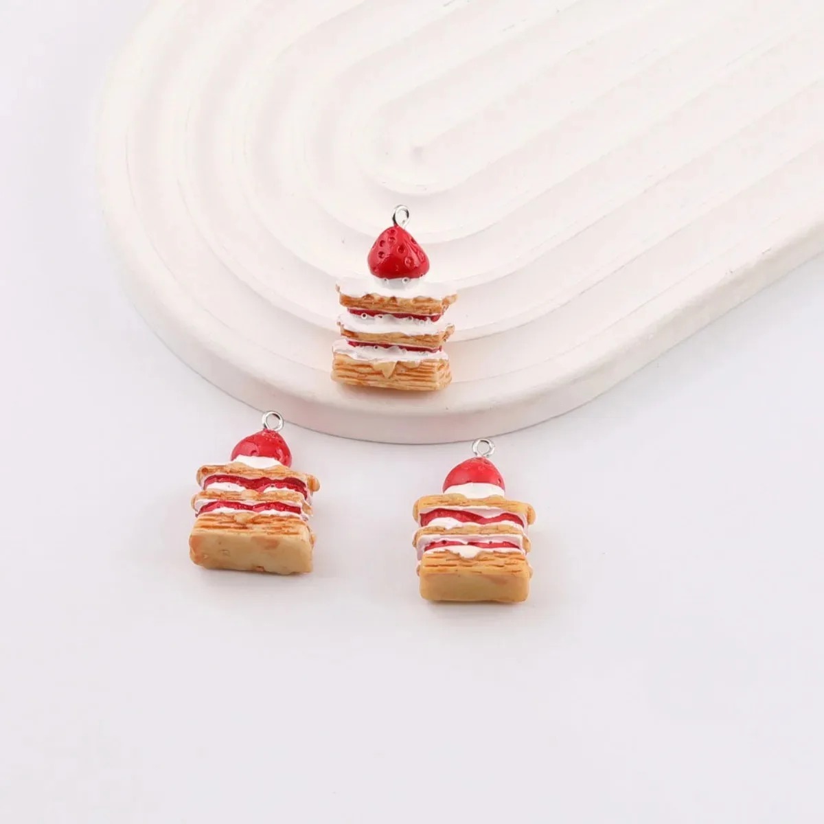 จี้เรซิ่นรูปเค้กสตรอว์เบอร์รี่ - Resin Art Notes บทวิจารณ์และราคา